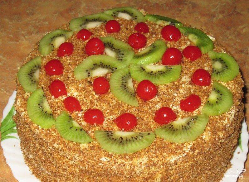 Как приготовить бисквитный торт без выпечки с фруктами