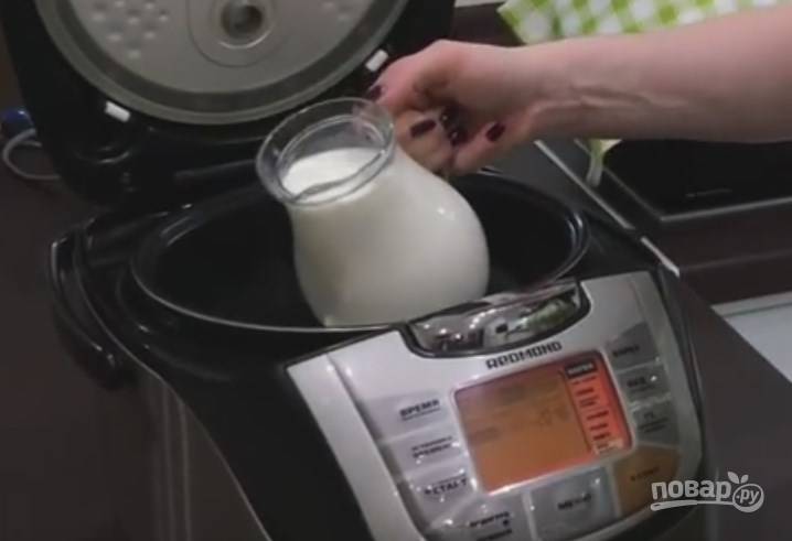 1. Молоко необходимо подогреть до 40 градусов в мультиварке или на плите.