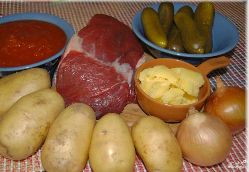 1. Рецепт приготовления мяса по-татарски окажется очень простым, при наличии всех необходимых ингредиентов.