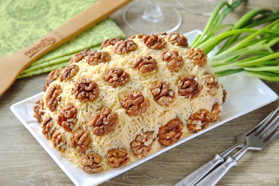 Салат с ананасами и грибами