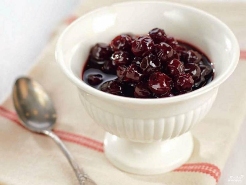 Черешня с косточками на зиму