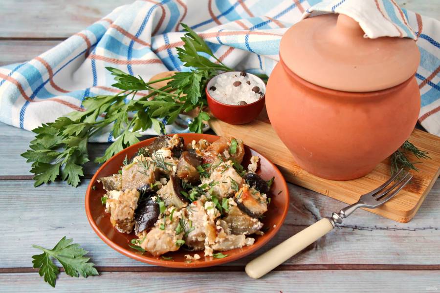 Пошаговое приготовление жаркого из мяса с овощами в горшочках, рецепт с фото: