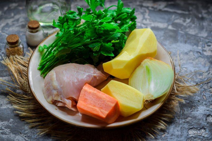 Запеченный картофель с куриными ножками на сковороде и запеченный картофель с мясом на сковороде — 5 самых вкусных рецептов