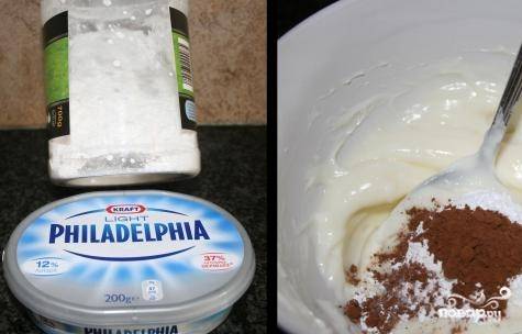 7. Для крема я использовала сыр "Филадельфия" с добавлением сахарной пудры. Взбив крем, начинаем промазывать наш торт со всех сторон.