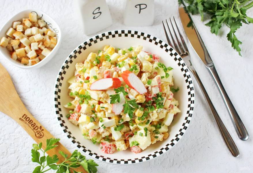 Салат с крабовыми палочками и сухариками — пошаговый рецепт с фото