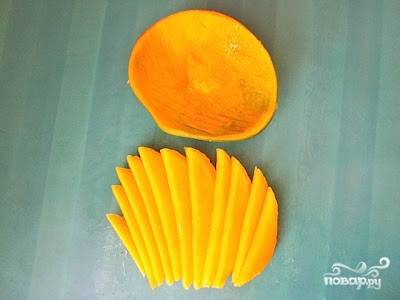 Получаются вот такие красивые дольки манго.