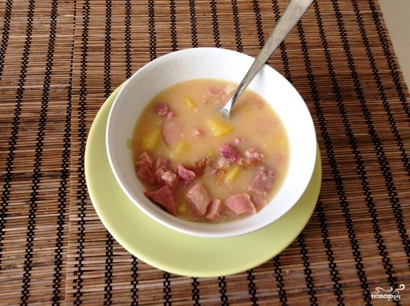 Гороховый суп со свининой рулькой и копченой колбасой