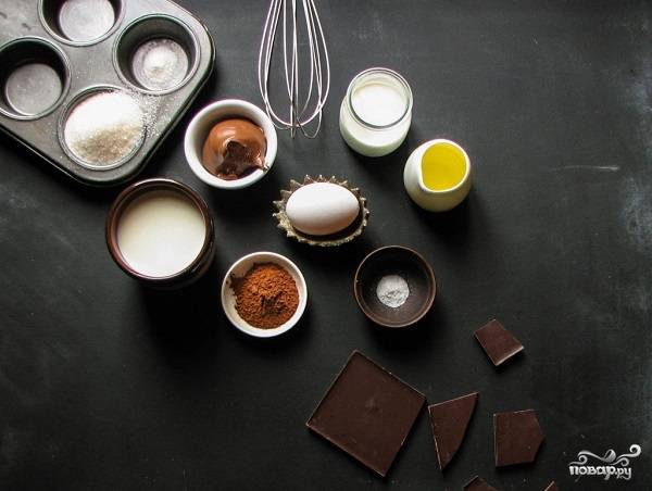 1. Перед вами набор ингредиентов, которые используются в этот рецепт приготовления блинного торта шоколадного. 