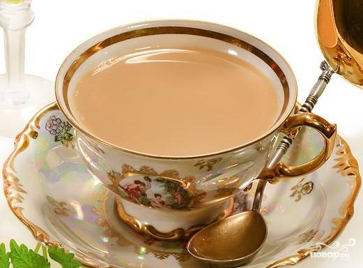 4. Разлейте готовый чай по чашкам, процеживая отвар с помощью ситечка. Теперь, когда вы знаете, как приготовить зеленый чай с солью, удивите своих ближних! Наслаждайтесь чудодейственным напитком.