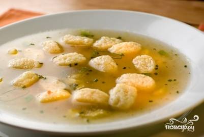 Куриный суп с клёцками из манки - Лайфхакер