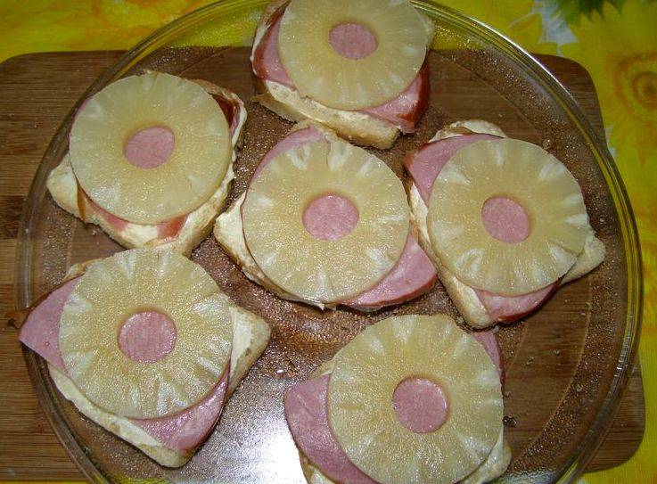 Пошаговая инструкция приготовления Горячие бутерброды с ветчиной и ананасом
