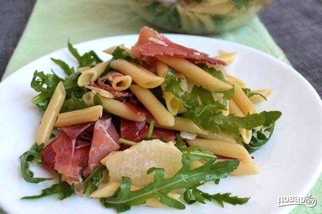 Итальянский салат с макаронами