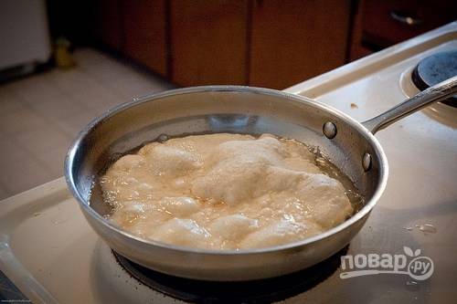 9. Выложите на сковороду с разогретым маслом. 
