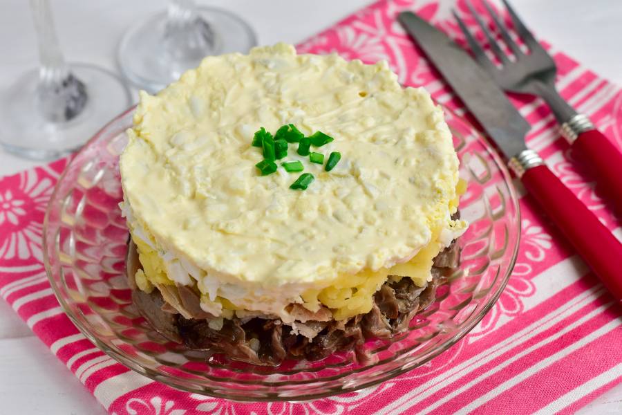 Рецепт: Салат с мясом и грибами | Говядина деликатесная и вешенки