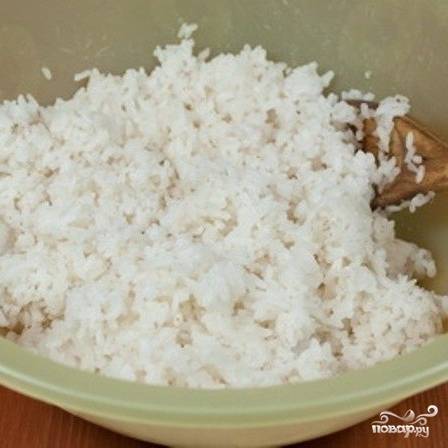 Смешать рис с маринадом. Рис необходимо аккуратно переворачивать лопаткой, без грубого перемешивания. Все, рис готов!