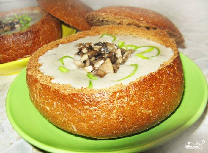 Литовский грибной суп в хлебе