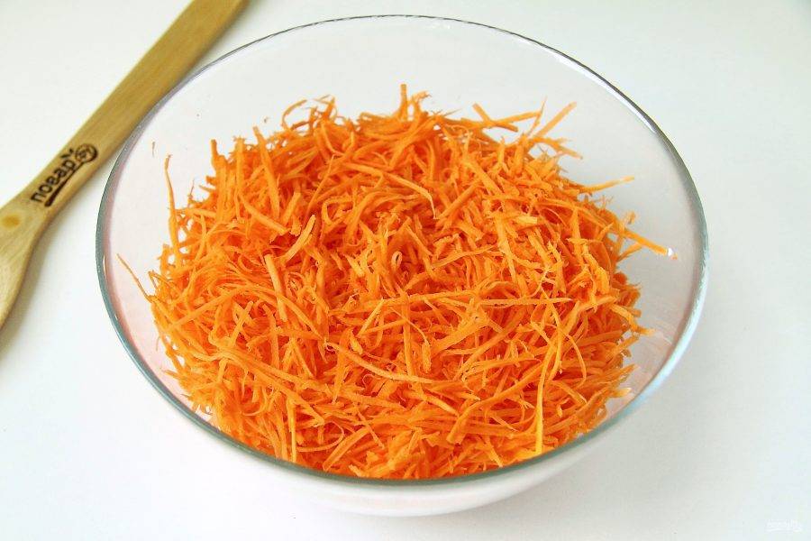Мясо по корейски рецепт с морковью. Корейская морковка. Морковка по корейски с мясом. Морковь по-корейски 200 грамм. Корейская морковка в упаковке.
