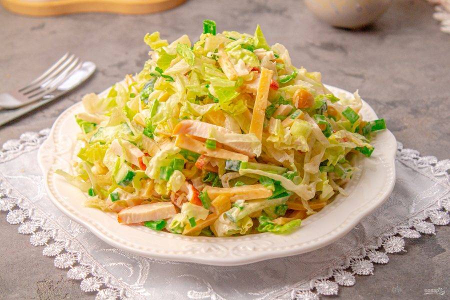 Салат из белокочанной капусты с копченой курицей «Любимый»