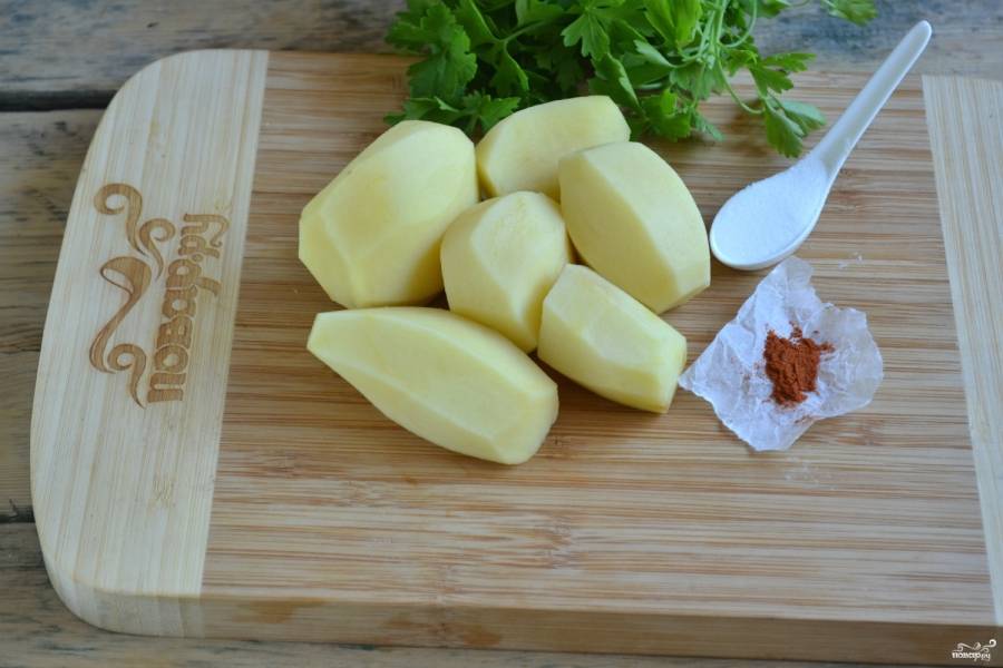 Подготовьте все необходимые ингредиенты. Картофель очистите от кожуры.