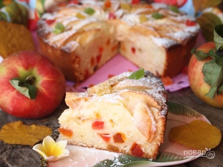 Яблочный пирог с творогом и цукатами