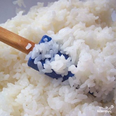 Аккуратно смешать рис с маринадом. Вся жидкость впитается в рис. Промывать его не нужно. Вот и все! Рис готов!
