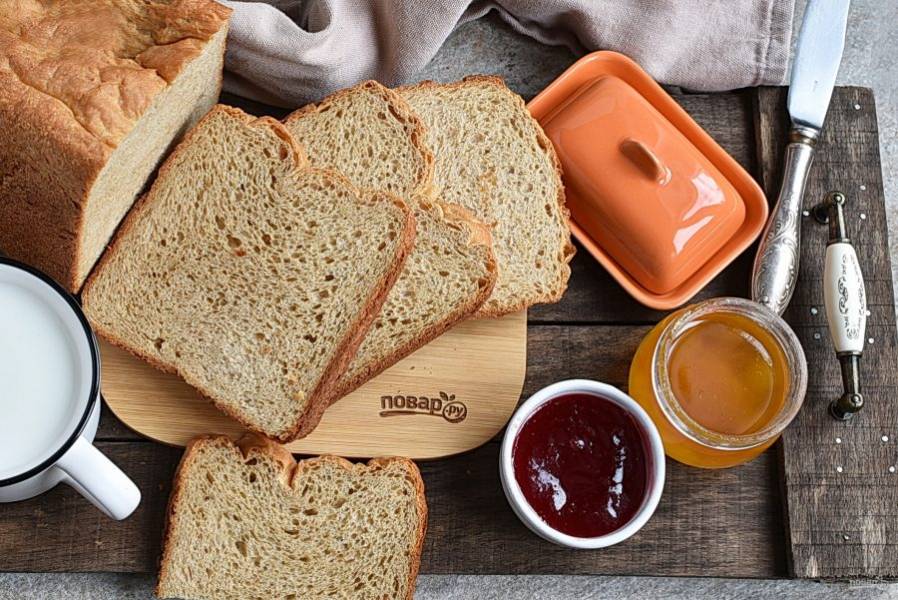 Хлеб отлично подходит для завтрака, так как прекрасно сочетается с маслом, сыром и джемом. Пусть утро будет добрым!