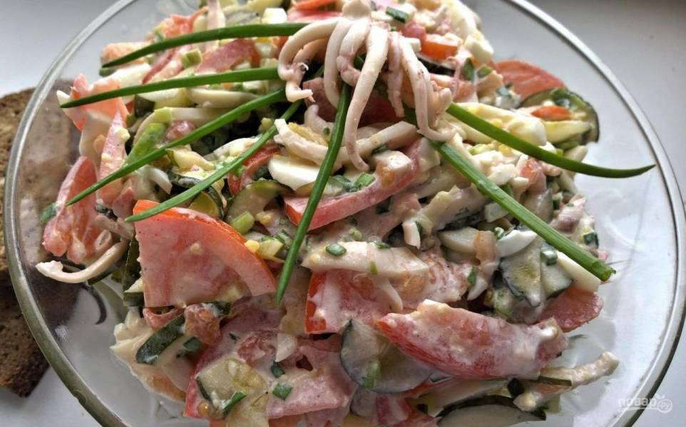 4 потрясающе вкусных салата из кальмара