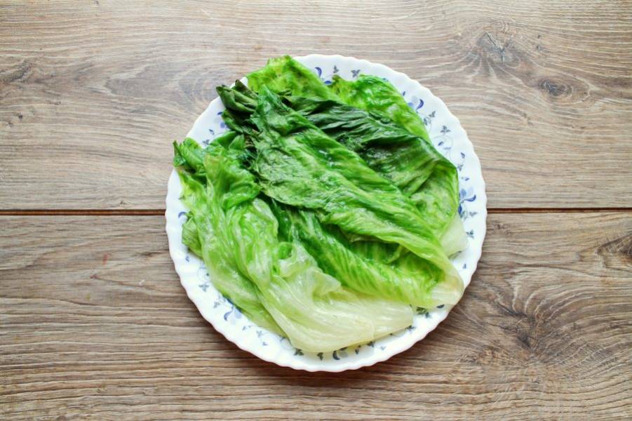 Рецепт с салатом айсберг и кефирной заливкой