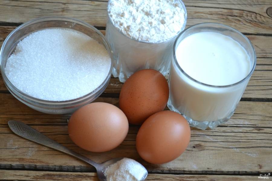 Подготовьте все необходимые ингредиенты. Яйца заранее достаньте из холодильника, для приготовления теста нужны яйца комнатной температуры.
