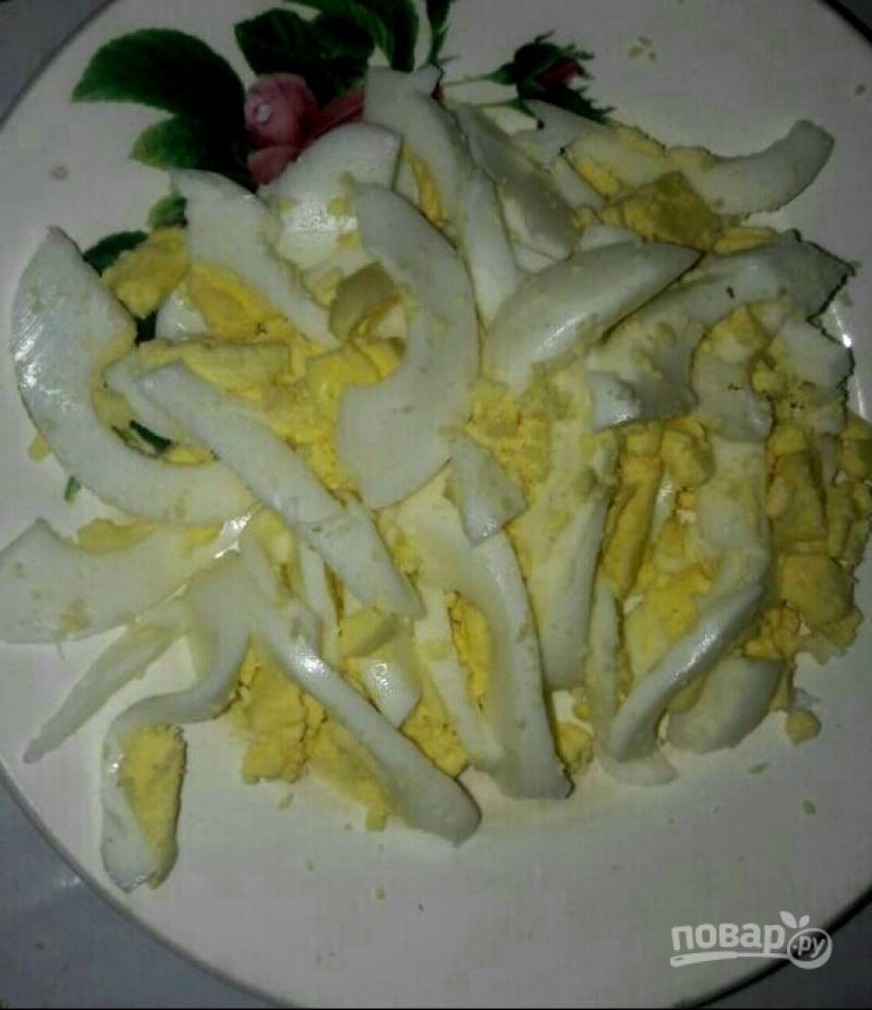 Яйца нарезать соломкой.