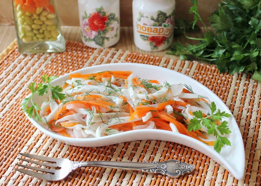 Салат с кальмаром и репчатым луком – пошаговый рецепт приготовления с фото