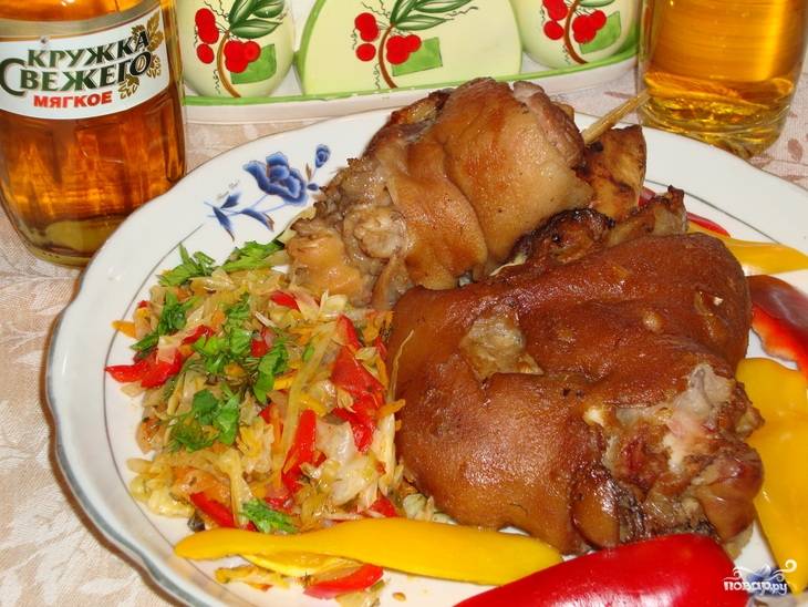 Рулька свиная запеченная в пиве в духовке по чешски
