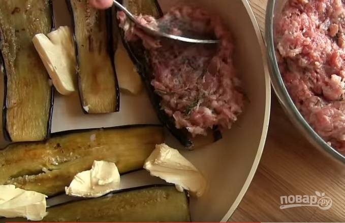 Нежная и вкусная картофельная запеканка с фаршем и баклажанами под пикантной сырной корочкой.