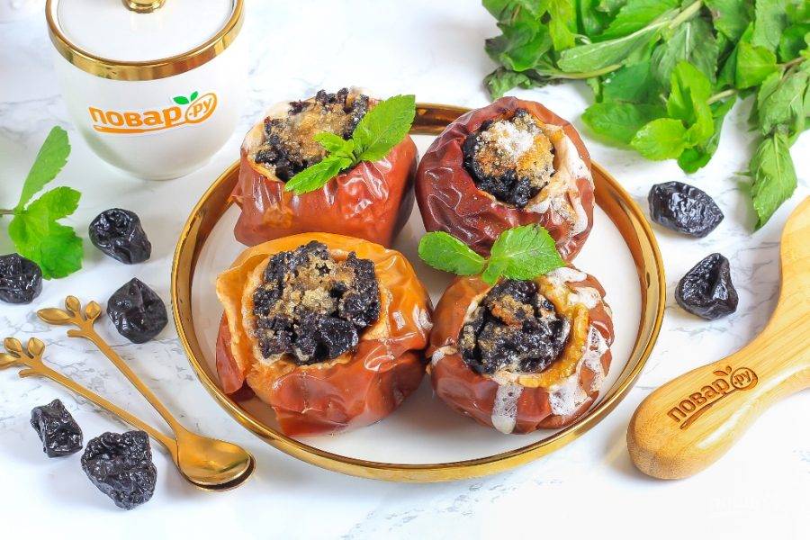 Подайте яблочный десерт к столу горячим, он невероятно нежен и вкусен!