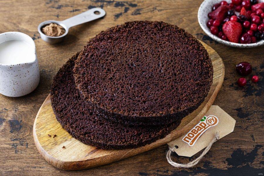 Влажный шоколадный бисквит для торта — рецепт с фото