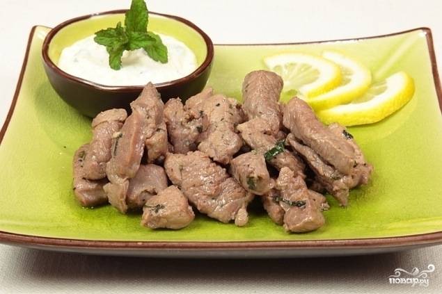 Рецепт: Запеченная свинина - Необыкновенно нежное мясо со слегка уловим мятным вкусом