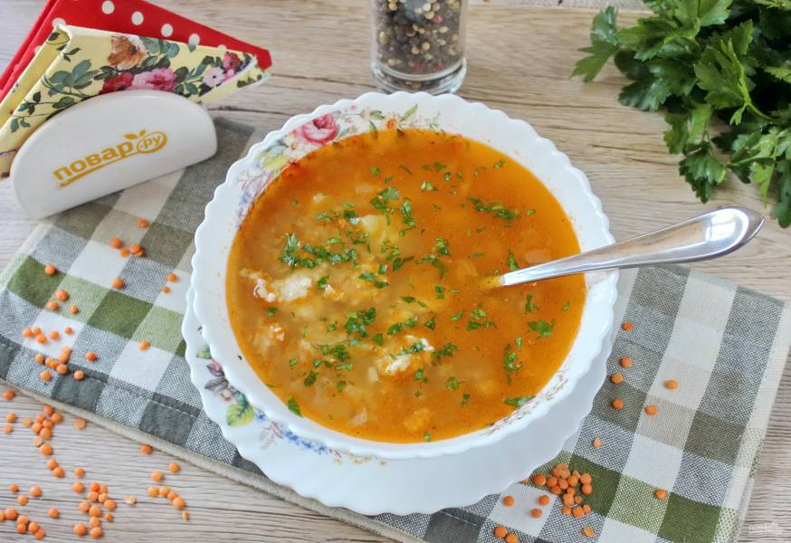 Как приготовить сытный суп с фаршем и чечевицей