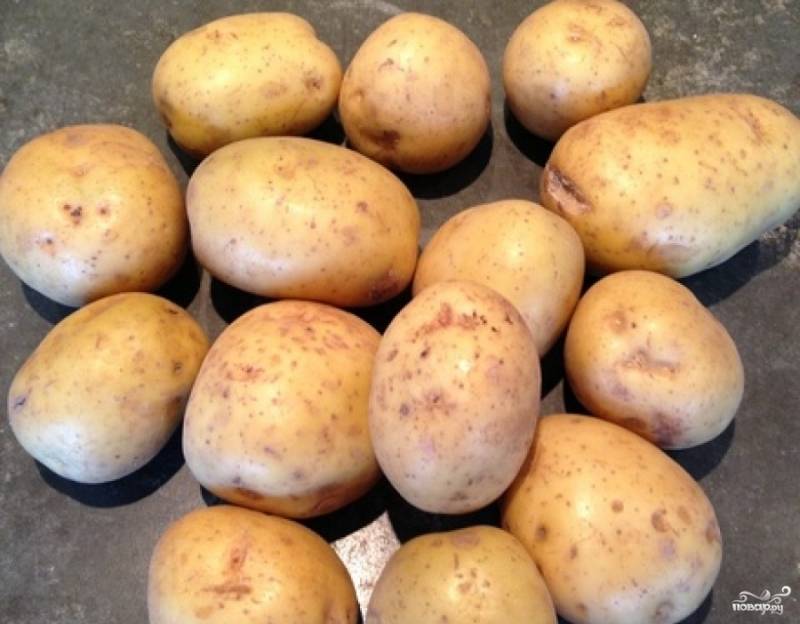 1. Рецепт приготовления картофеля фри во фритюрнице достаточно простой. Для того, что картошка получилась еще и красивой, лучше выбрать их примерно одинакового размера.