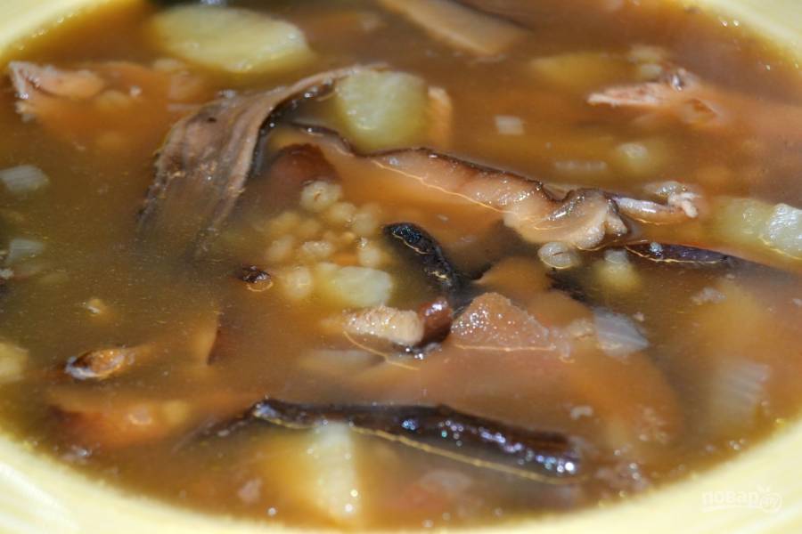 Суп из сушеных грибов с перловкой