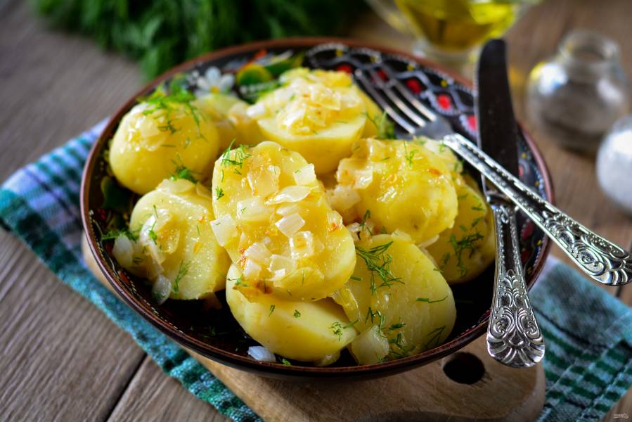 Отварной молодой картофель с чесноком и зеленью рецепт пошаговый с фото - centerforstrategy.ru