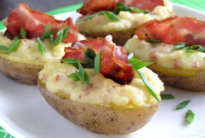 Картофельные лодочки с беконом и сыром, пошаговый рецепт на ккал, фото, ингредиенты - Стелла