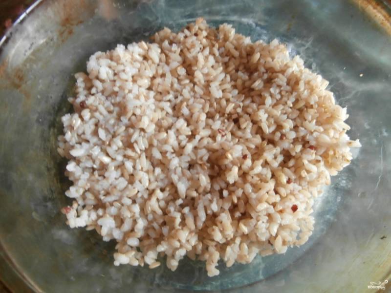 1. Промываем хорошо рис, пока вода не станет прозрачной. Желательно брать нешлифованный рис, в нем больше полезных свойств. Отвариваем рис в подсоленной воде. 