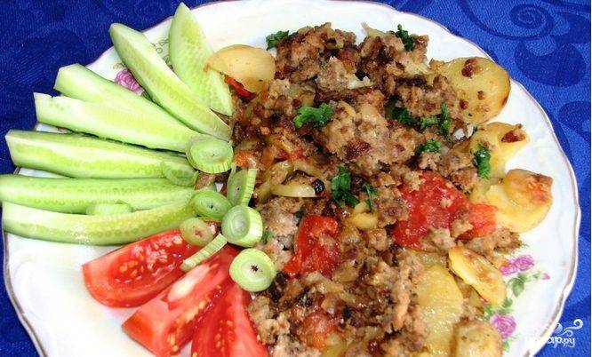 Жареная картошка с фаршем на сковороде — 5 самых вкусных рецептов