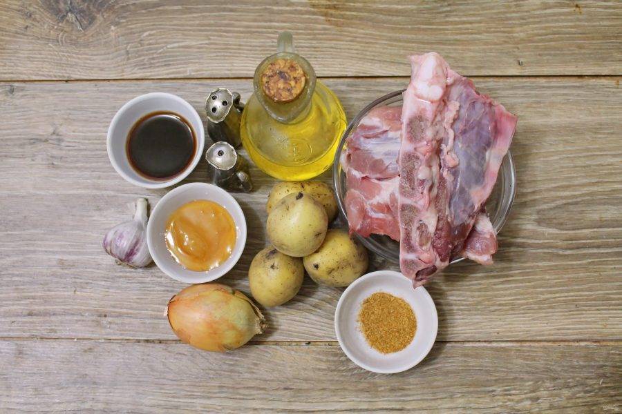 Рецепт: Свиные ребрышки в медово-соевом соусе - предварительно свареные в бульоне