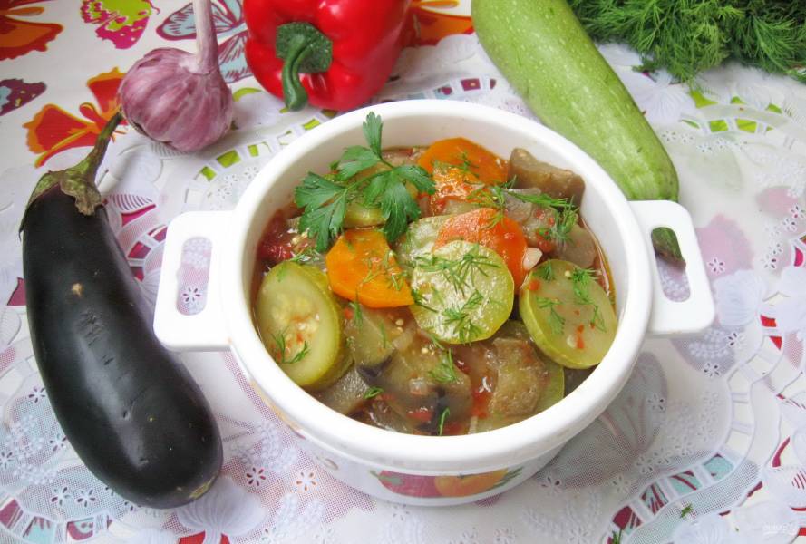 Баклажаны в томатном соусе с чесноком - кулинарный рецепт.
