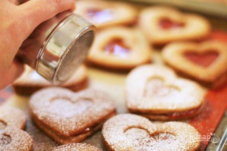 6.	Украсьте готовое печенье сахарной пудрой и подавайте к столу. 