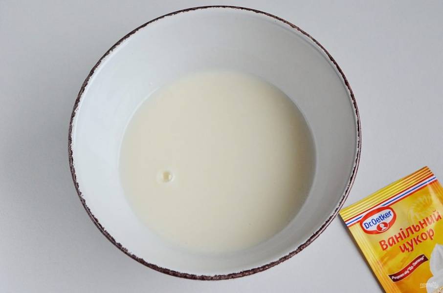 В йогурт можно добавить немного ванильного сахара, тогда йогурт будет более ароматным.