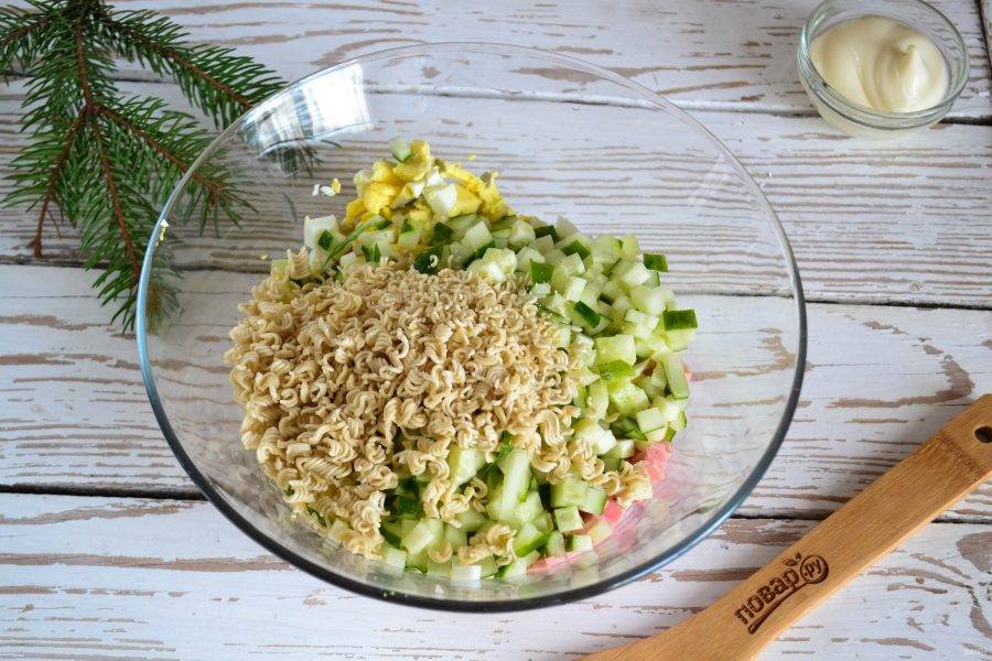 Хрустящий салат с лапшой быстрого приготовления - пошаговый рецепт с фото на Готовим дома