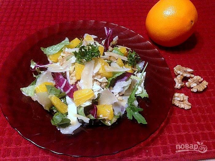 Свежий салат с апельсином и орехами