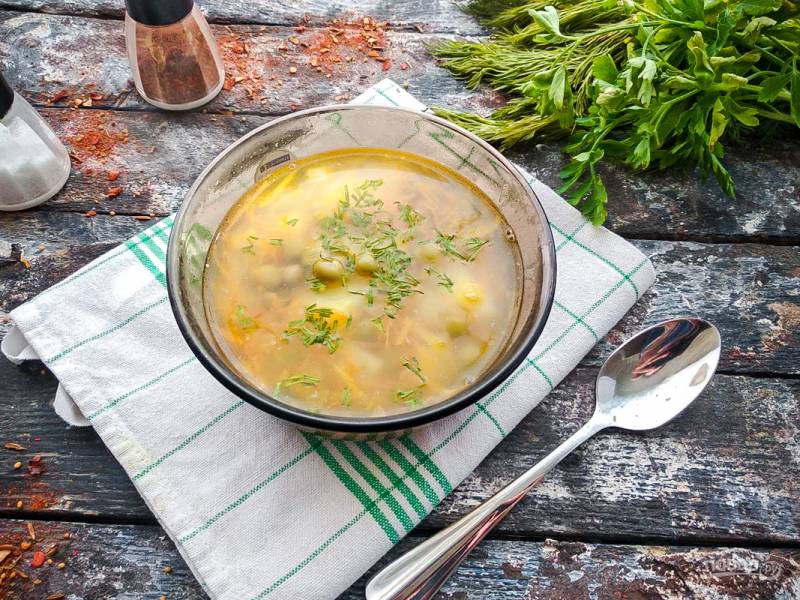 Картофельный суп с зеленым горошком